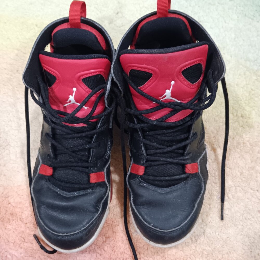 Kids / Youth Air Jordan Flight Club 1991 Vintage Size 4.5 black and red shoes